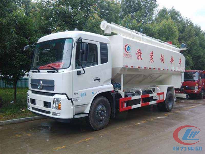 腾博会东风天锦散装饲料运输车高清图